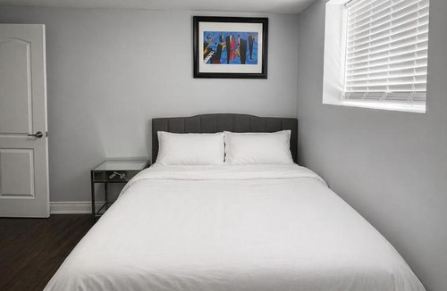 Mount Pleasant Apartment | Cozy 3-Bedroom Caledon Basement Suite with Private Entry, Full Kitchen, WiFi, Laundry & Spacious Backyard Patio - 5 Mins to Brampton - Great for Families, Groups & Long Stays!