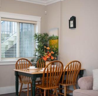 Marpole Apartment | Cozy 3 BR Suite Ideal for Families and Groups