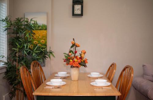Marpole Apartment | Cozy 3 BR Suite Ideal for Families and Groups