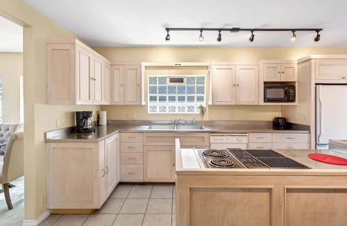 District of North Vancouver House | Cozy 3BD Retreat, North Van Balcony Views