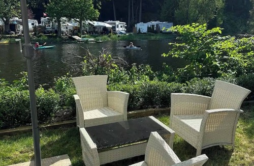 Harrison Hot Springs House | Cozy 3BR Riverside Retreat – Steps to Beach & Mineral Pool