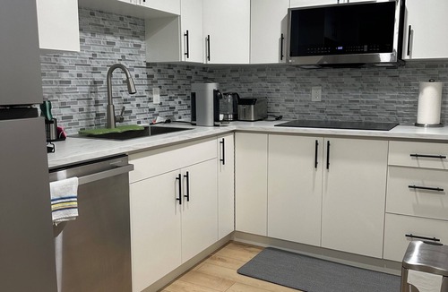 Fort Gary Apartment | Cozy 3BR Suite at Winnipeg South