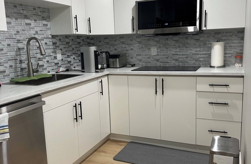 Fort Gary Apartment | Cozy 3BR Suite at Winnipeg South