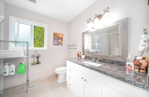 Surrey Cabin | Cozy 3BR Villa Garden View Beach