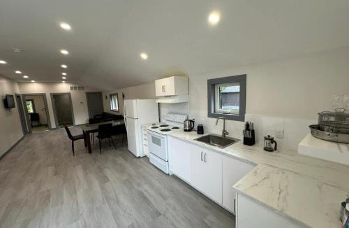 Innisfil House | Cozy 4-Bedroom Cottage #1 in Innisfil