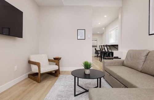 Upper Ten Oaks Apartment | Cozy Abbotsford Basement Suite