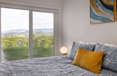 Rutland Apartment | Cozy and Comfortable- Close to airport, UBC