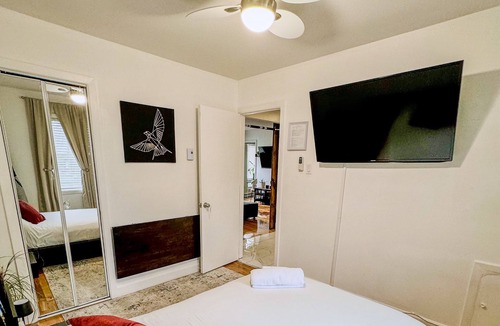 Longueuil Apartment | Cozy and Contemporary Getaway + Free Parking