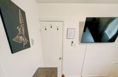 Longueuil Apartment | Cozy and Contemporary Getaway + Free Parking