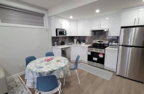 Panorama Hills House | Cozy and Modern Suite - Your Home Away from Home!