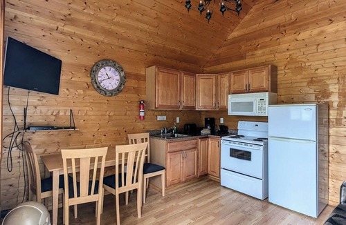McBride Apartment | Cozy and Relaxing Getaway Cabins 16