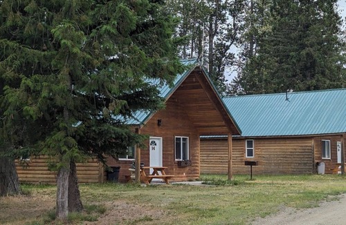 McBride Apartment | Cozy and Relaxing Getaway Cabins 16