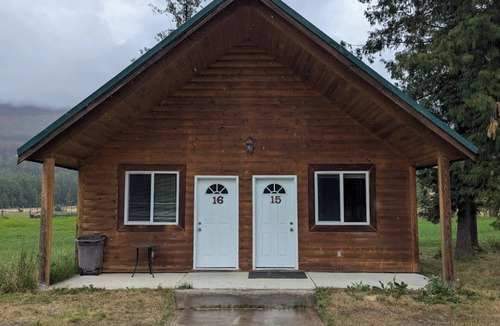 McBride Apartment | Cozy and Relaxing Getaway Cabins 16
