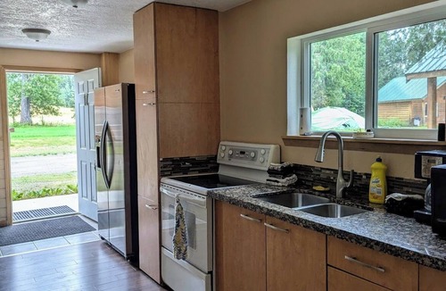 McBride Cabin | Cozy and Relaxing Getaway Cabins 17