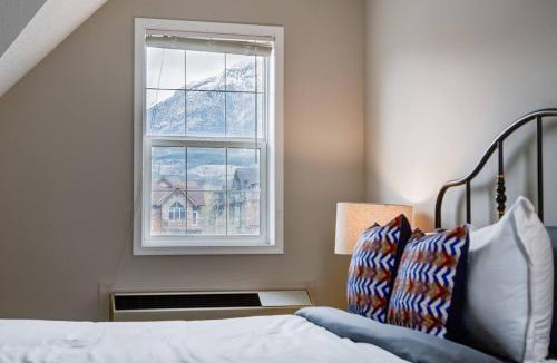 Canmore House | Cozy and Stylish Stay in Mountain View Condo