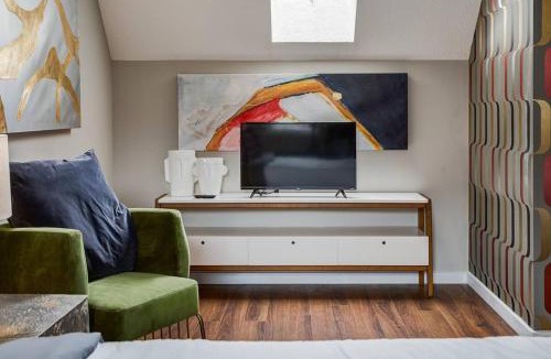 Canmore House | Cozy and Stylish Stay in Mountain View Condo