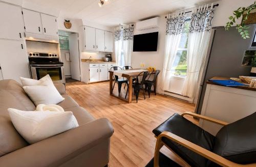 Saint-Tite-des-Caps Ski Chalet | Cozy and Welcoming Chalet with Spa