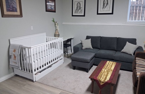 Argyle Apartment | Cozy Apartment, 1200 sq. Fanshawe College & Western University, free parking.