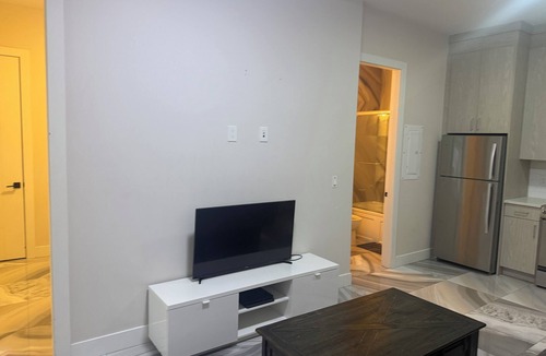 Fleetwood Apartment | Cozy apartment in central location close to parks, restaurants and guilford mall