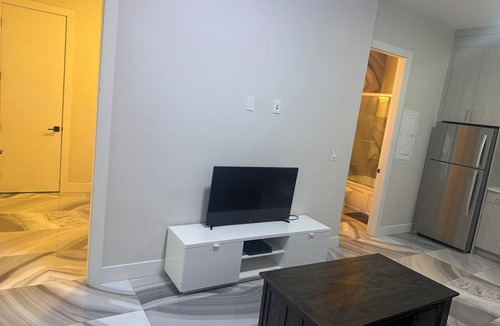 Fleetwood Apartment | Cozy apartment in central location close to parks, restaurants and guilford mall