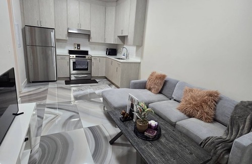 Fleetwood Apartment | Cozy apartment in central location close to parks, restaurants and guilford mall