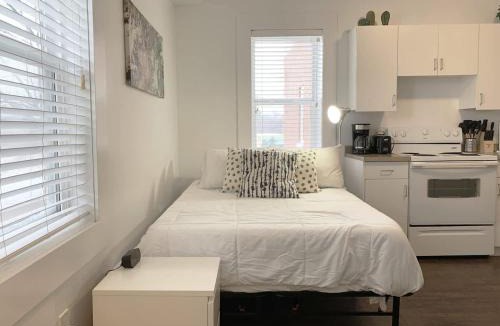 Moose Jaw Apartment | Cozy Bachelor Condo Downtown WiFi & Smart TV