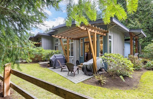 Regional District of Nanaimo House | Cozy Beach House on Rathtrevor Beach