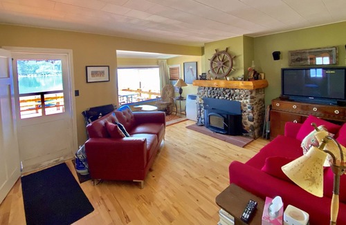Sorrento Cabin | Cozy Beachfront Cabin