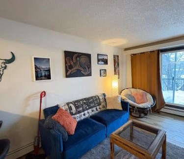Marda Loop Apartment | Cozy boho downtown apartment