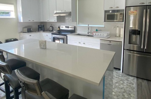 Roberts Creek House | Cozy & Bright Brand New 2 bedroom home in Roberts Creek