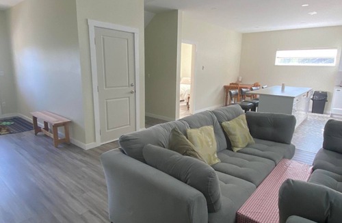 Roberts Creek House | Cozy & Bright Brand New 2 bedroom home in Roberts Creek