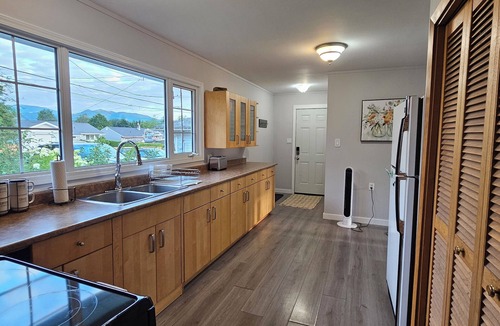 Kitimat House | Cozy Bungalow in Kitimat