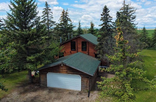 Calgary Cabin | Cozy Cabin - 15 mins from Calgary