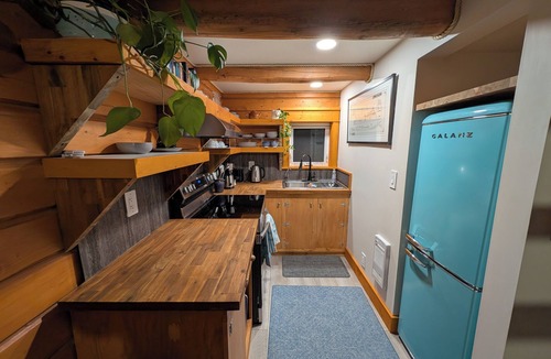 Whitehorse Cabin | Cozy Cabin at Three Sisters Farm
