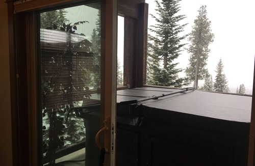 Snow Pine Estates Condo | Cozy, charming, spacious condo w spectacular views. Ski in/out.