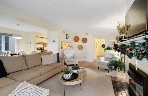 The Blue Mountains Condo | Cozy & Chic Mountain Getaway | Steps to BM Village