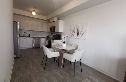 Barrie House | Cozy City Home