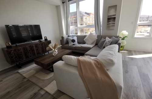 Barrie House | Cozy City Home