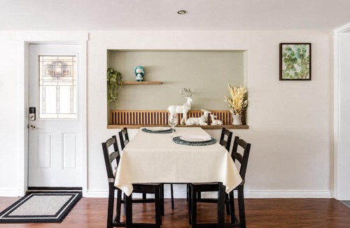 Port Moody Villa | Cozy Coastal Retreat Close to Beach Park