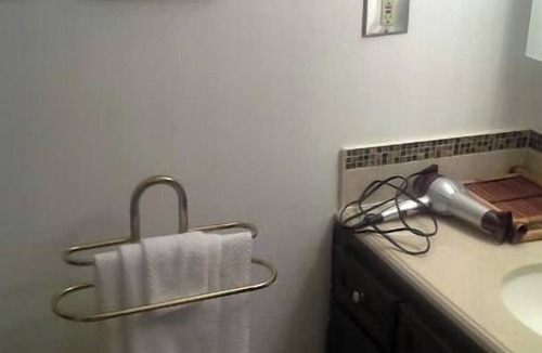 Dollard-des-Ormeaux House | Cozy comfort with free private parkingn
