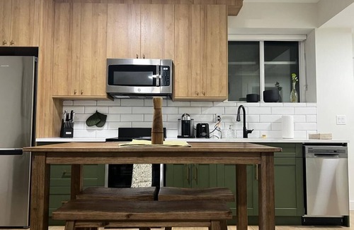 Mission House | Cozy, Comfortable & Classy! Boutique styled place for short term rentals.