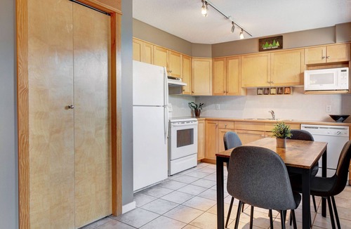 Cougar Creek Condo | Cozy Condo | Epic Mountain Views | Parking Garage | Central | Air Conditioning