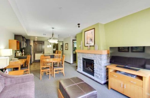 Copperstone Resort Condo | Cozy Condo With Hot Tub+Gym & Underground Parking