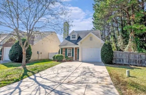 Northeast Raleigh House | Cozy Corner Cottage