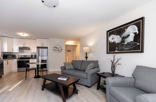 Colwood House | Cozy Corner on Trumpeter