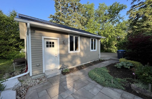 Caledon Cottage | Cozy cottage home in the town of Belfountain