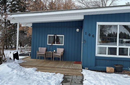 Three Hills House | Cozy cottage in Three Hills, Alberta. Pet Friendly!