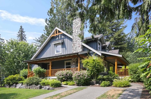 Lindell Beach Cottage | Cozy cottage with private hot tub!