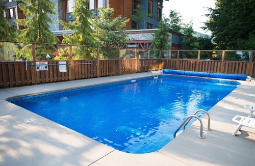 Whistler Creekside Apartment | Cozy Creek Den - Studio w Hot Tub & Pool