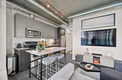 Victoria Park Apartment | Cozy East Village Condo Near Calgary Stampede & Downtown